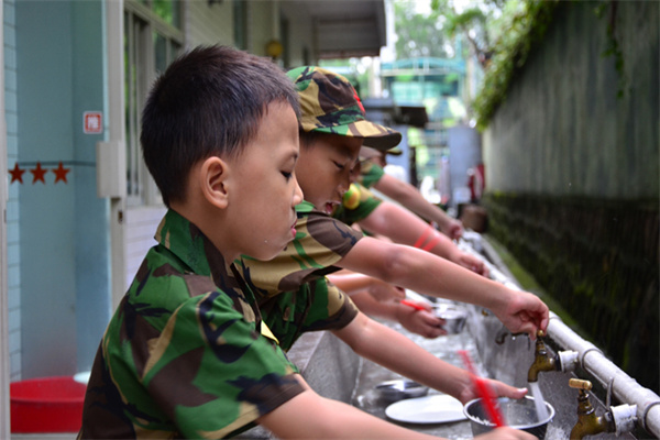 南京军事训练夏令营哪个机构好一些？避坑推荐