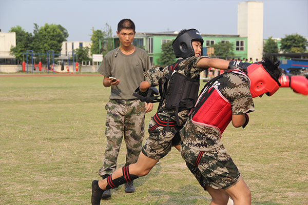 天津夏令营机构有哪些比较正规？真实军事训练