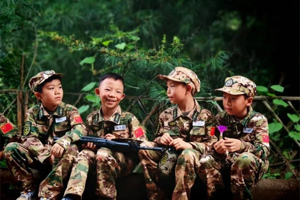 【昆明14天】成长特训军事冬令营：手榴弹知识讲解+神勇投弹手+翻越高板