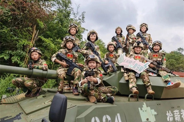 【昆明10天】独立成长军事冬令营:防范校园霸凌+基础防身术+战地风云真人CS