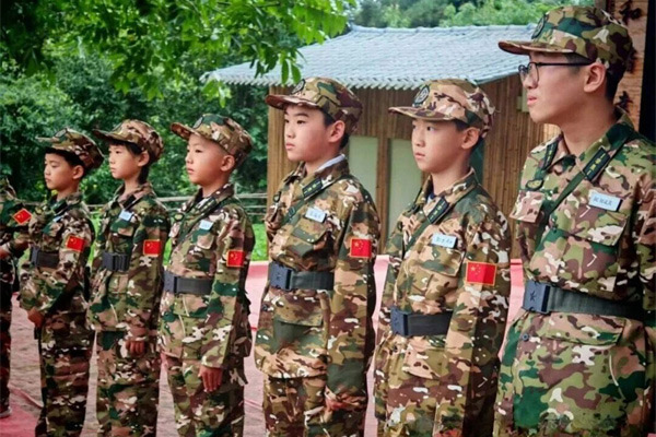 【昆明14天】潜能特战军事冬令营：搭建庇护所+定向越野+战地野炊