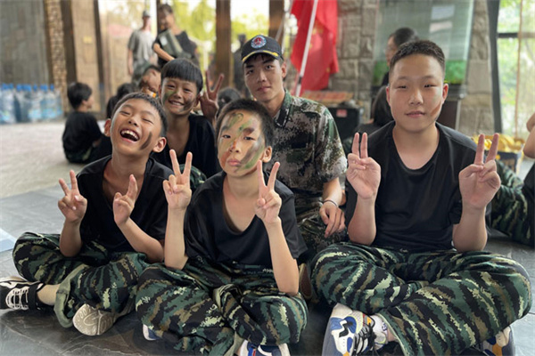 福州少儿军事夏令营哪家好一点？专业靠谱夏令营