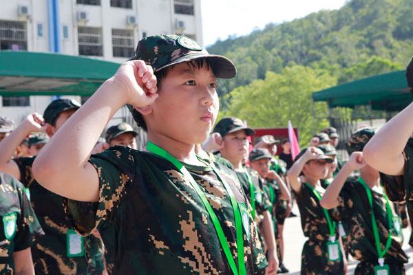 深圳暑假儿童军事夏令营