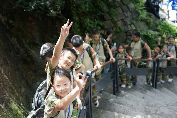 为什么要选择合肥初星营地军事夏令营?