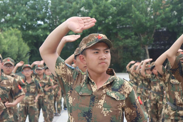 【郑州21天飞虎精英军事夏令营】93火箭筒发射实训+绝地逃生实训挑战消防演练+逃生自救实训极限+