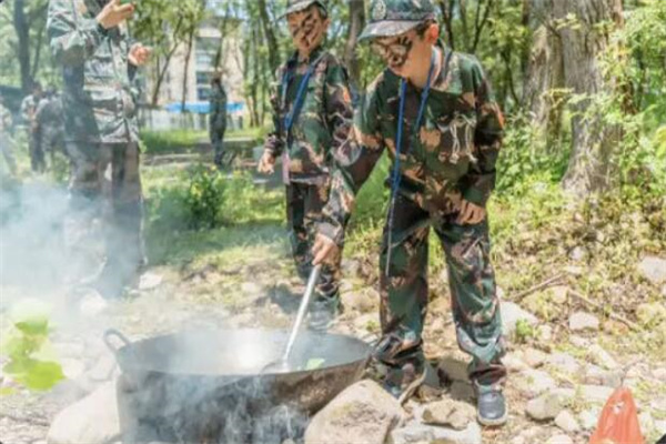 萌童走天下夏令营的保障措施有哪些？