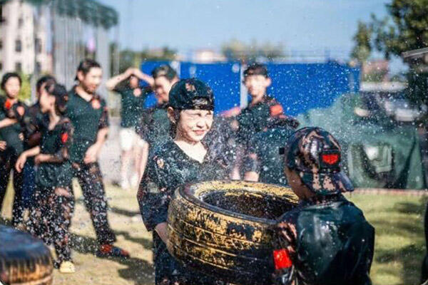 【山西太原/大同“猛虎特训特种兵”军事夏令营】“人椅”心理拓展+不倒森林+障碍翻越（21天）