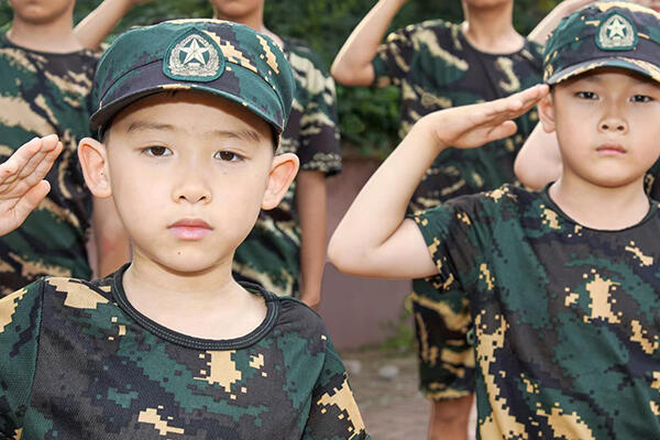 【河北石家庄“雪猎豹突击特种兵”军事夏令营】特殊作战环境下方位识别+军事技能训练+勇闯轮胎阵（14天）