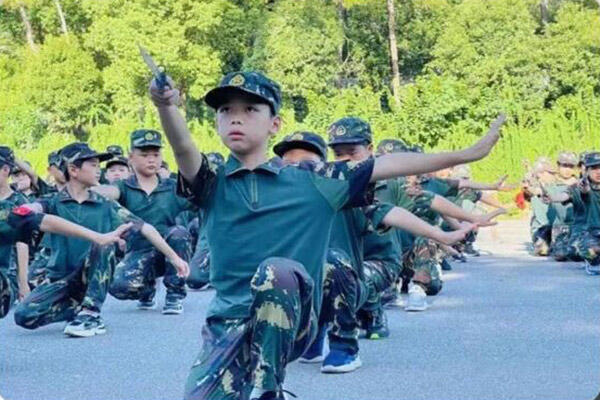 【山东青岛/济南“习惯养成”军事夏令营】军事队列教学法+重武器装备体验+定向越野寻宝藏（21天）