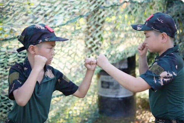 【山东青岛/济南“自我蜕变”军事夏令营】基础军事会操+下肢训练+校园三防（28天）