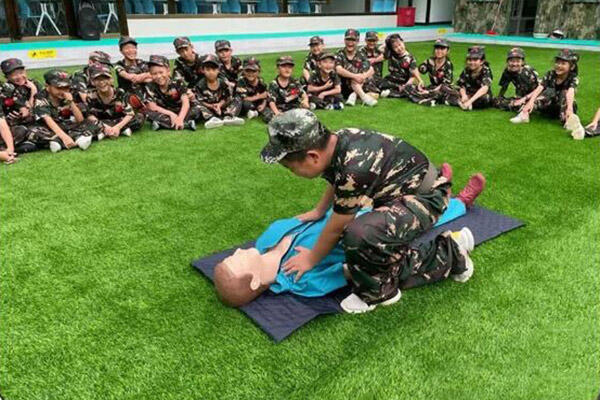 【山东青岛/济南“卓越领袖”军事夏令营】军姿十字架+ 三声三相+ 军礼教授（35天）