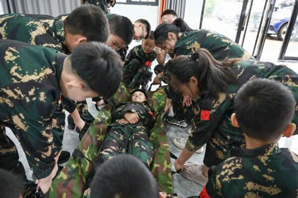 【山东青岛/济南“雪狼先锋特种兵”军事夏令营】手榴弹投+工兵排雷+ 励志教育（7天）