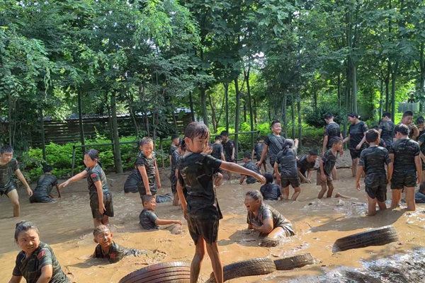 济南烈火雷霆夏令营的优势和保障措施有哪些？