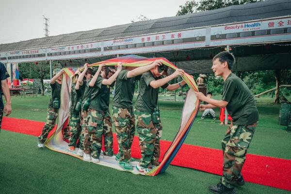 【太原14天军事夏令营】领导力训练+乘坐坦克车+心理疏导训练