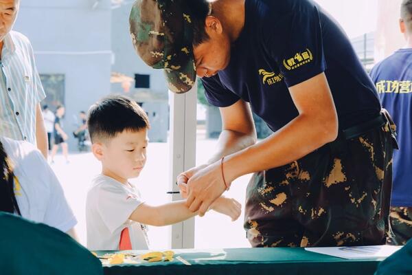 【广州7天军事夏令营】勇往直前(毛毛虫大赛)+军事特训科目+重型武器零距离接触