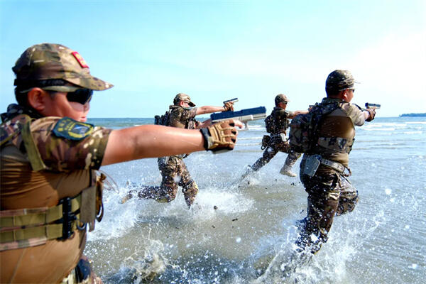 【桂林28天军事夏令营】火箭筒射击特训+法律讲堂+军事格斗