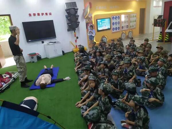 【防城港10天军事夏令营】持枪站立+弓步冲拳+唱军歌