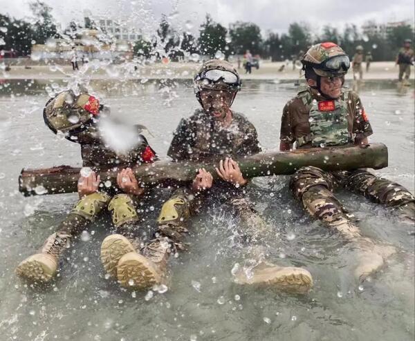 【钦州7天军事夏令营】弓步冲拳+红蓝对抗+火场逃生