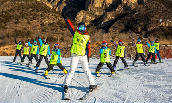 【北京5天】石京龙·运动成长滑雪冬令营（单板1:3）:高阶滑雪+开营篝火+铁花表演