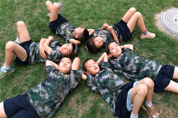 深圳少儿暑期军训夏令营哪家好？热报机构推荐