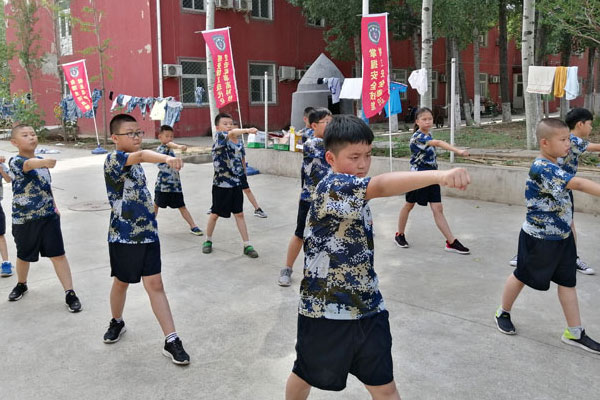 郑州儿童暑假军训夏令营多少钱？四大机构价格