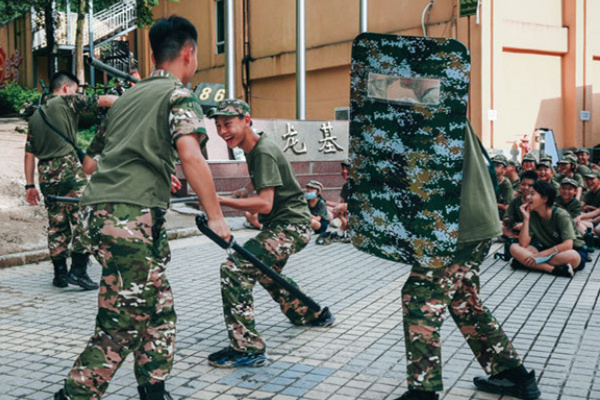 深圳军事夏令营多少钱一期