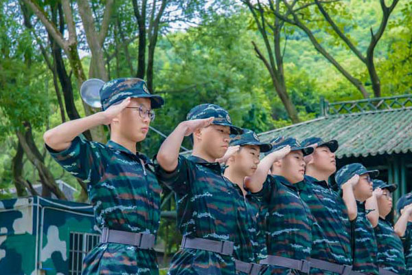 上海军训夏令营基地价格表？详细价格呈现