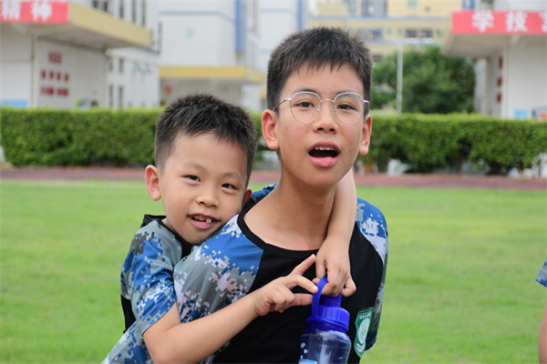 青岛夏令营军训收费价格表？高低不一，任你选