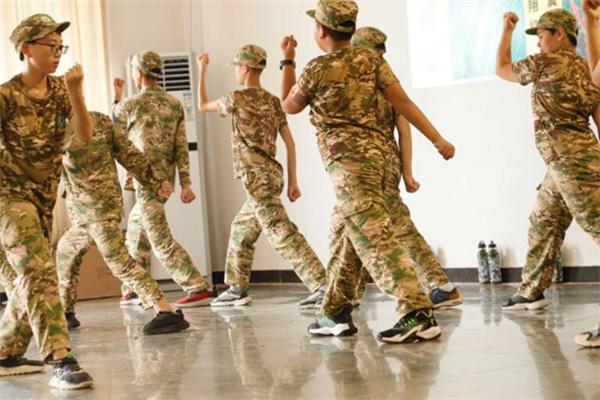 南京小学生军事夏令营收费标准，参加3家机构费用