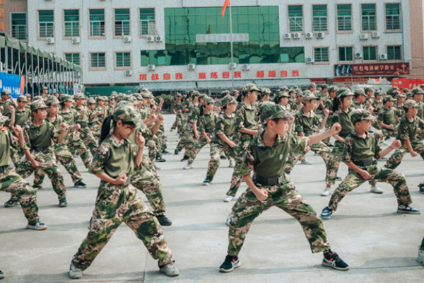 深圳军事夏令营多少钱一期