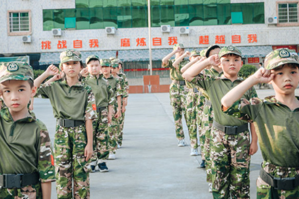深圳军事夏令营费用价目表，对比5家机构价格